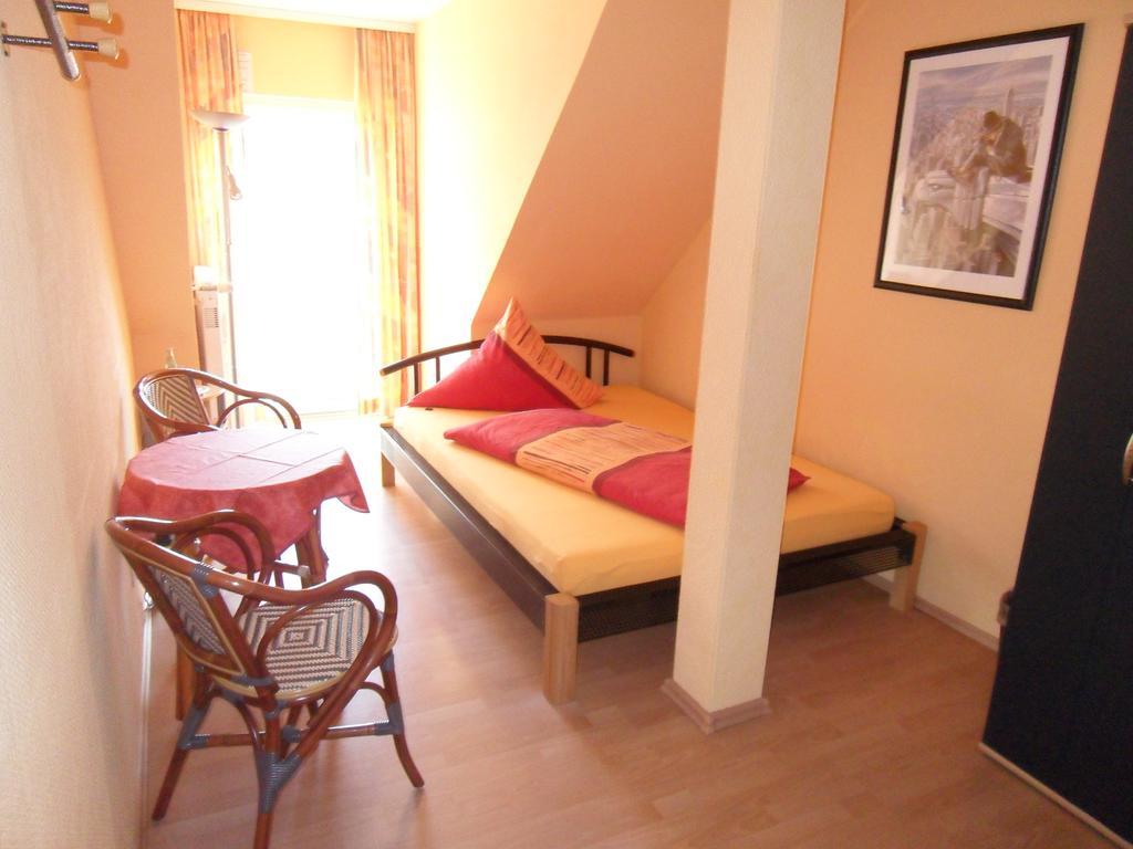 Altstadt Hotel Peiss شترالسوند الغرفة الصورة