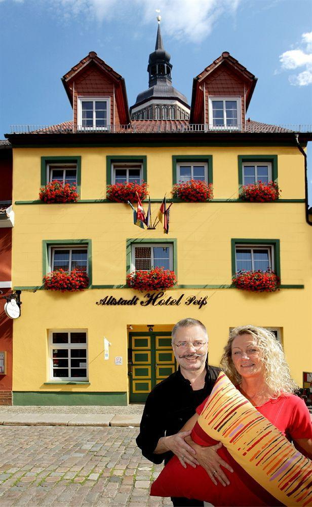 Altstadt Hotel Peiss شترالسوند المظهر الخارجي الصورة